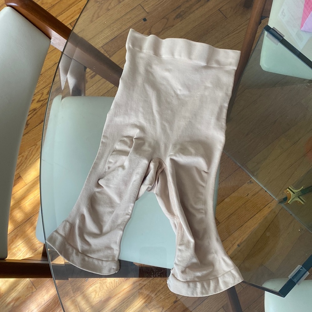SKIMS SHAPEWEAR SHORTS